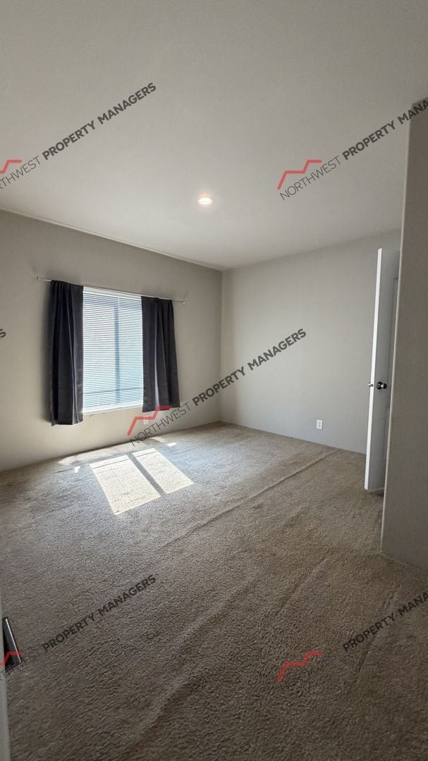 Building Photo - STATUS: *AVAILABLE* | R335 | $2295 + $100 flat rate for Electric and sewer
