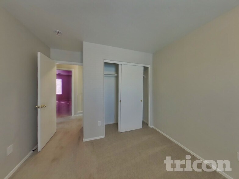 Building Photo - 3921 W Irwin Ave