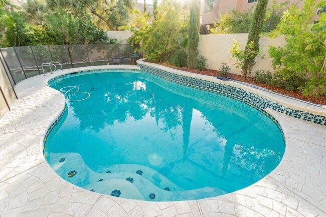 Building Photo - 8600 Mirada del Sol Dr