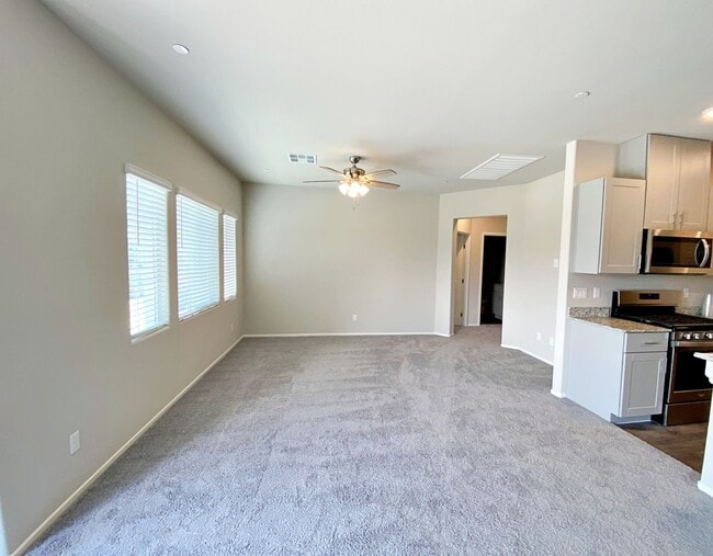 Building Photo - UPGRADED 2 BEDROOM TOWNHOME IN GATED COMMU...