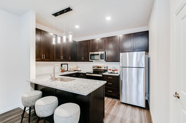 Building Photo - 1427 Pk W Ct