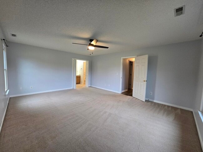 Building Photo - 2660 Nicholson Dr