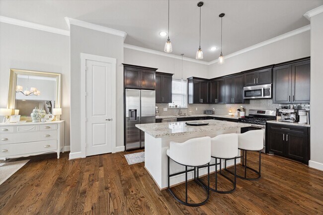 Building Photo - 2504 Beall St