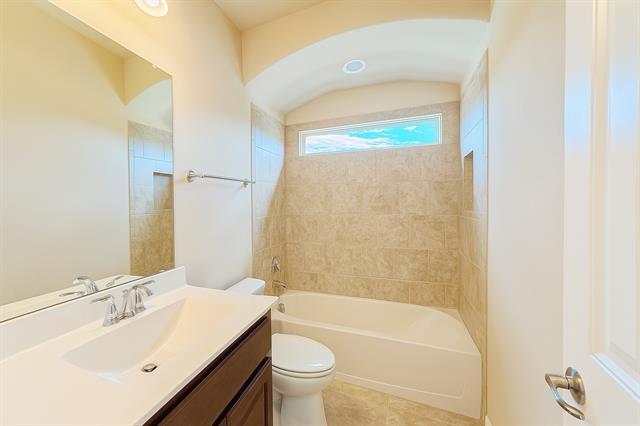 Building Photo - 15841 Oak Pointe Dr