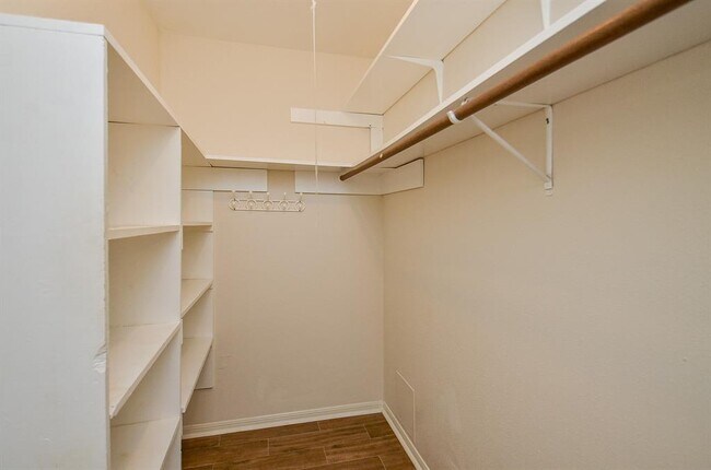 Building Photo - 1246 Summer Park Ln