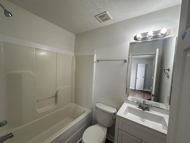 Building Photo - 1225 N Lee Dr