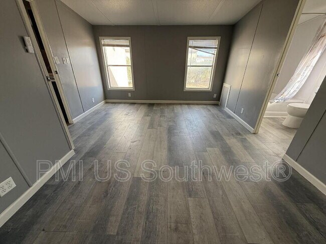 Building Photo - 314 Riverwood Ln