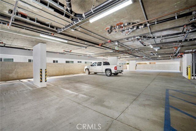 Building Photo - 10657 Moorpark St