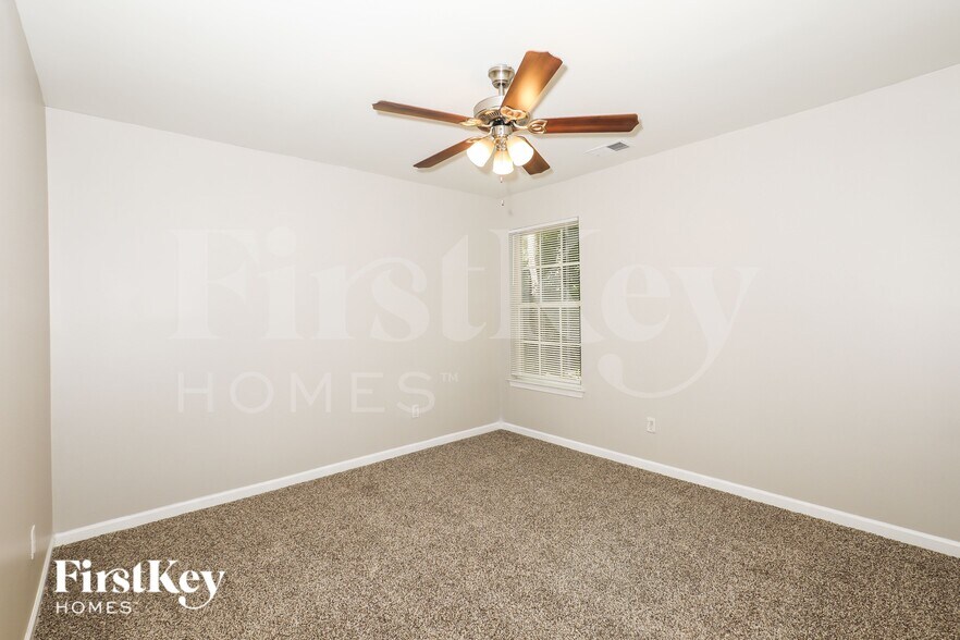 Building Photo - 1119 Oak Hollow Ct