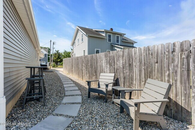Building Photo - 501 Forman Ave