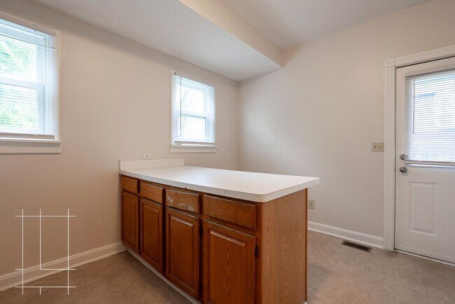 Building Photo - Single Family Home Available Now!