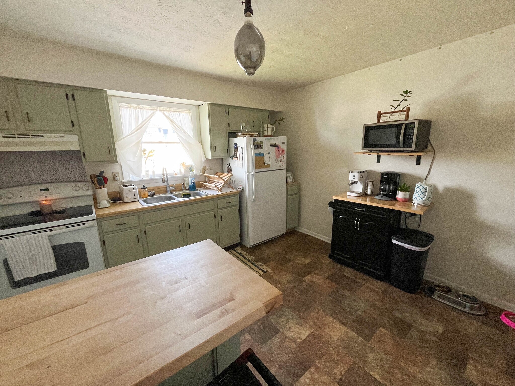 Building Photo - 440 Pleasant View Dr