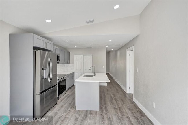 Building Photo - 2614 W 65th St