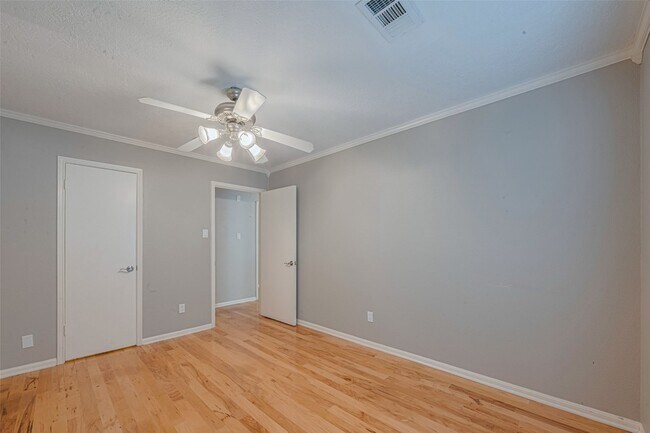 Building Photo - 927 Carlingford Ln