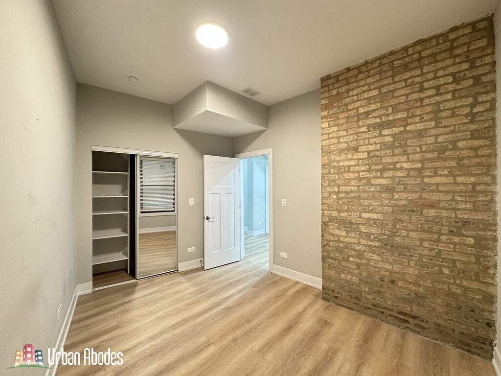 Building Photo - 445 W Belden Ave