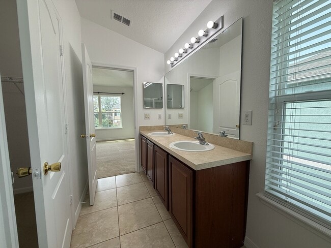 Building Photo - 1711 San Jacinto Cir
