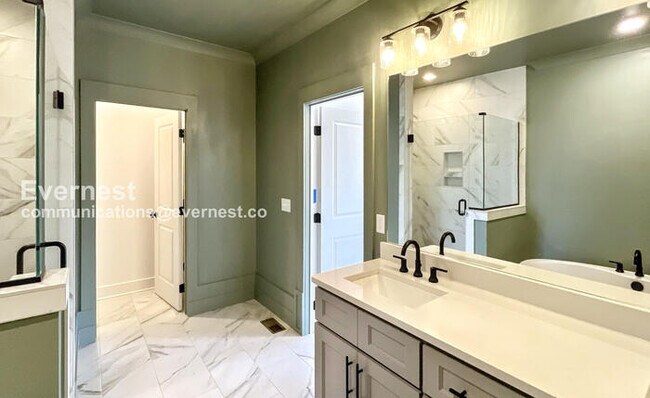 Building Photo - 174 Lynda Cir