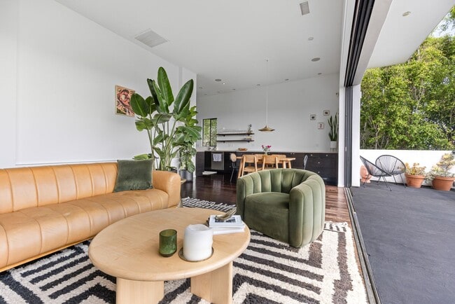 Building Photo - Architectural Contemporary with Panoramic ...