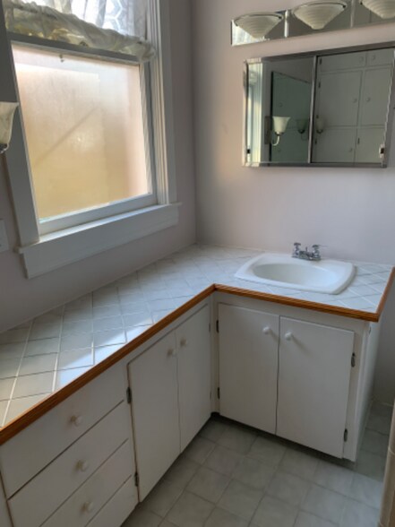 Building Photo - 1522 Rosewood Ave