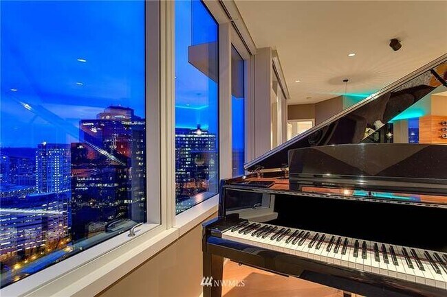 Building Photo - 10700 NE 4th St