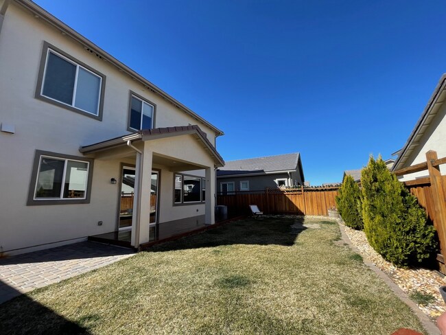 Building Photo - Newer Home within Red Hawk Golf Community!