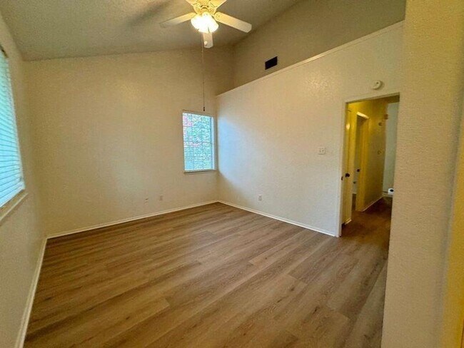 Building Photo - Charming 2/2 condo in Westcreek Landing!