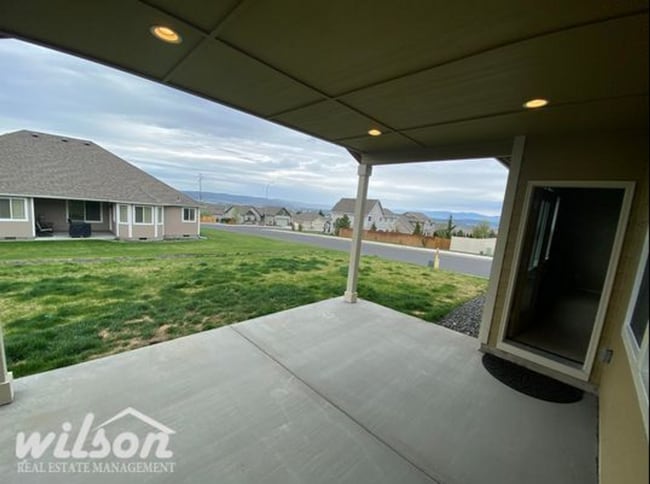 Building Photo - Upcoming 4-Bedroom Gem with Modern Charm and 2 Bath House for Rent!