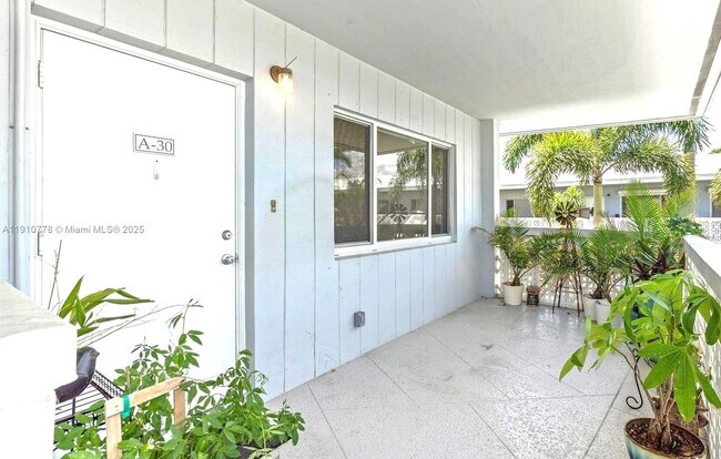 Building Photo - 2170 NE 51st Ct