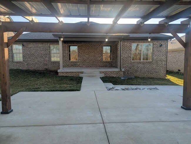 Building Photo - 651 Four Winds Dr