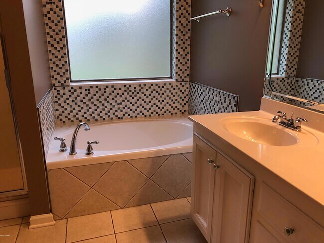 Building Photo - 112 Cherry Bark Ln