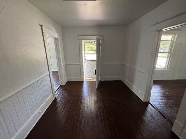 Building Photo - 809 Sunset Ave