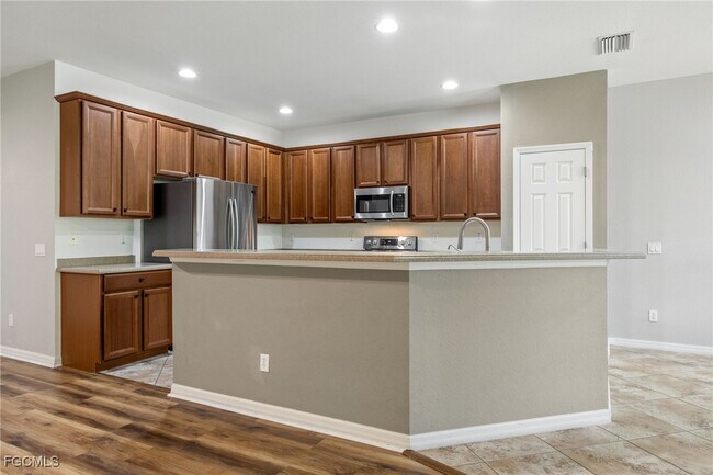 Building Photo - 16530 Whispering Trace Ct