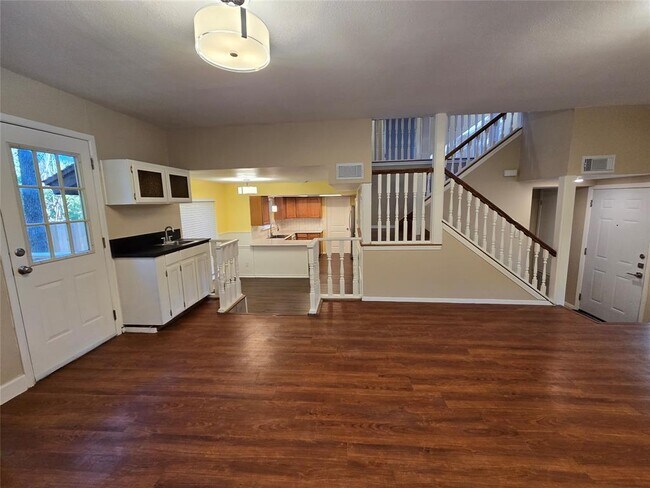 Building Photo - 604 Quail Creek Dr