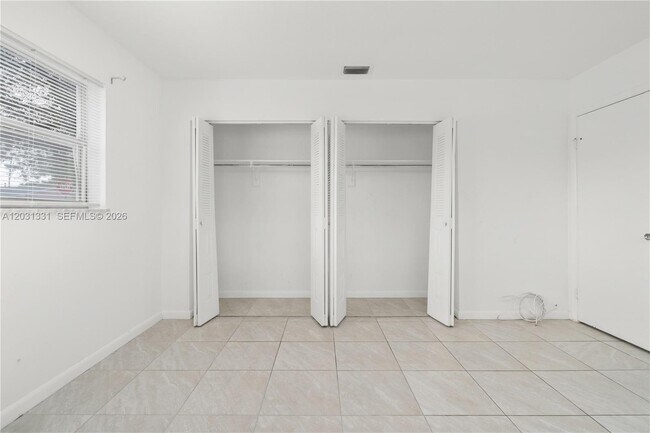 Building Photo - 856 SW 10th St