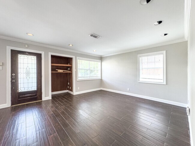 Building Photo - 4525 Maple St