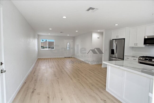 Building Photo - 31615 Hunter Ln