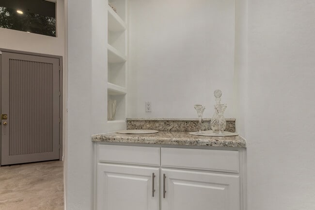 Building Photo - 6711 E Camelback Rd