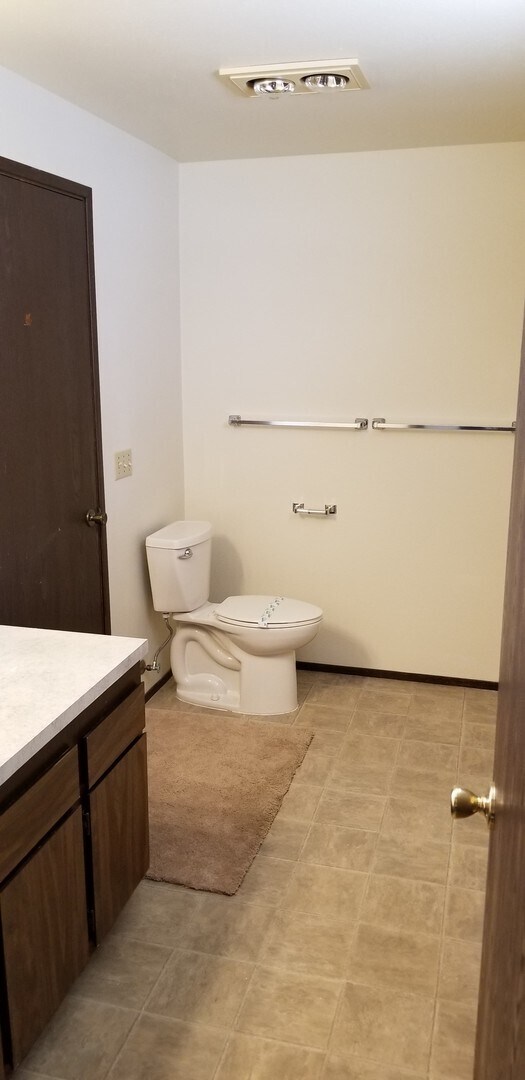 Building Photo - 757