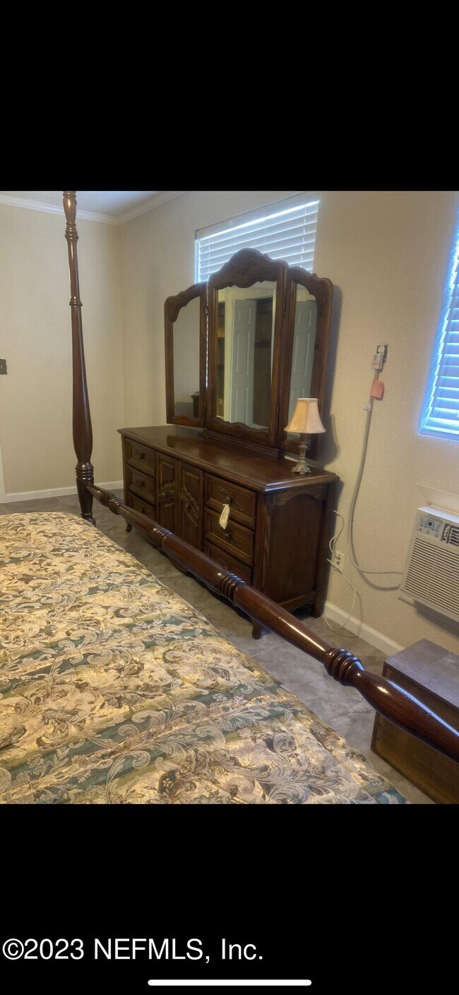 Building Photo - 5557 Floral Ave