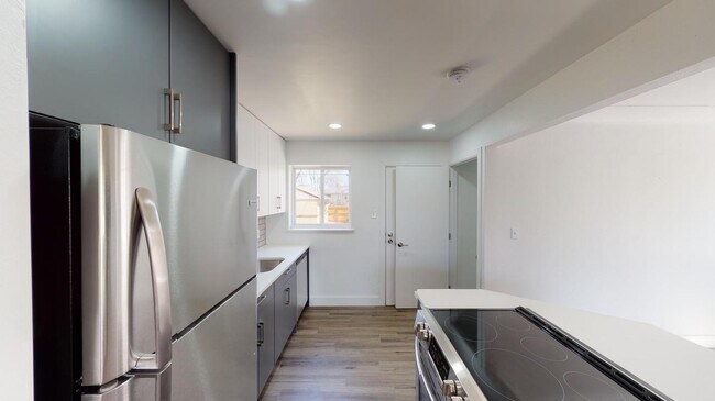 Building Photo - Renovated Park Hill brick home with large backyard