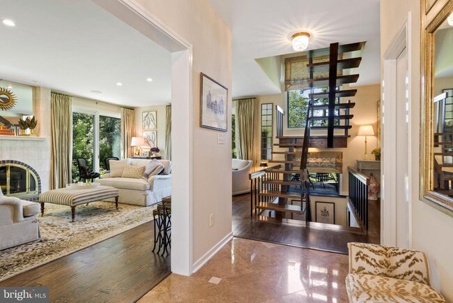 Building Photo - 4 Brettagne