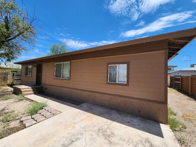 Building Photo - 216 N Casa Grande Ave