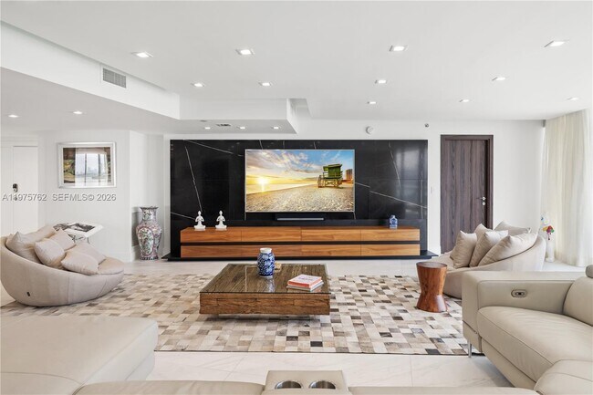 Building Photo - 450 Alton Rd