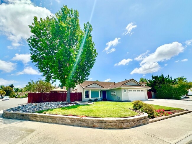 Building Photo - Wonderful Single-Story Home on Spacious Corner Lot with Privately Fenced Yard Space & Attached-Tw...