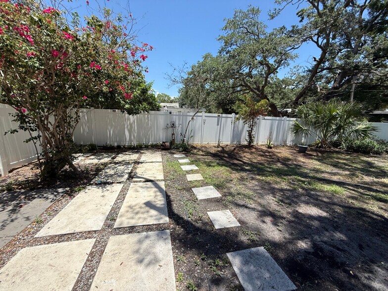 Building Photo - 4034 S West Shore Blvd
