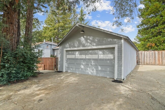 Building Photo - 789 Cañada Rd
