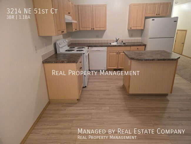 Building Photo - 3214 NE 51st Ct