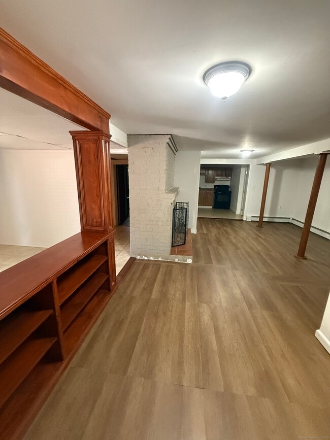 Building Photo - 6 Wells Farm Dr