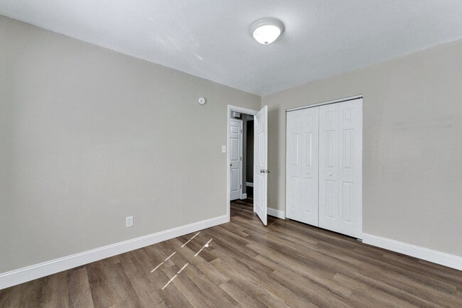 Building Photo - 1400 Riverside Dr