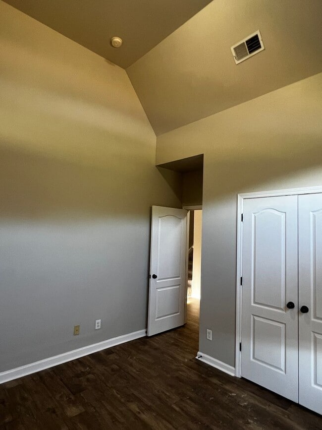 Building Photo - Fultondale/ Chapel Hill Sub-Division 4 BR / 2 Barhrooms / 2 car Garage